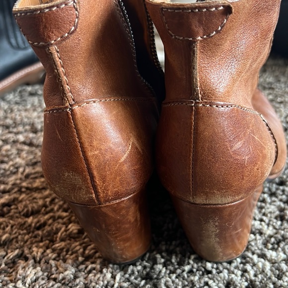 Boots - Picture 5 of 6